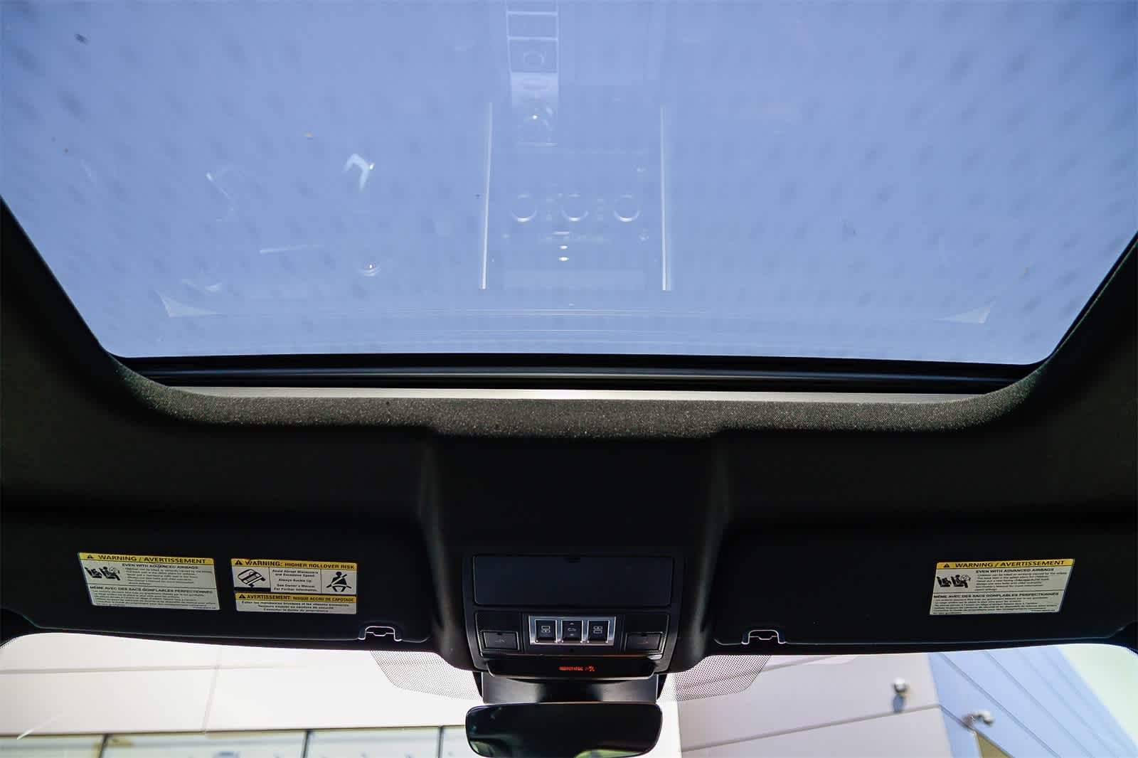 Thumbnail: 2020 Land Rover Discovery - 16