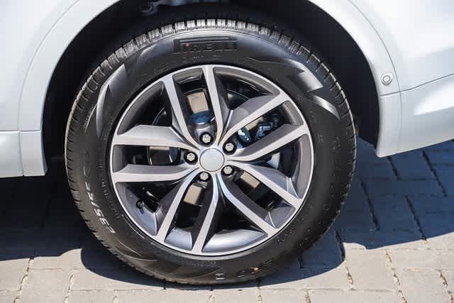 Thumbnail: 2024 Land Rover Discovery Sport - 11