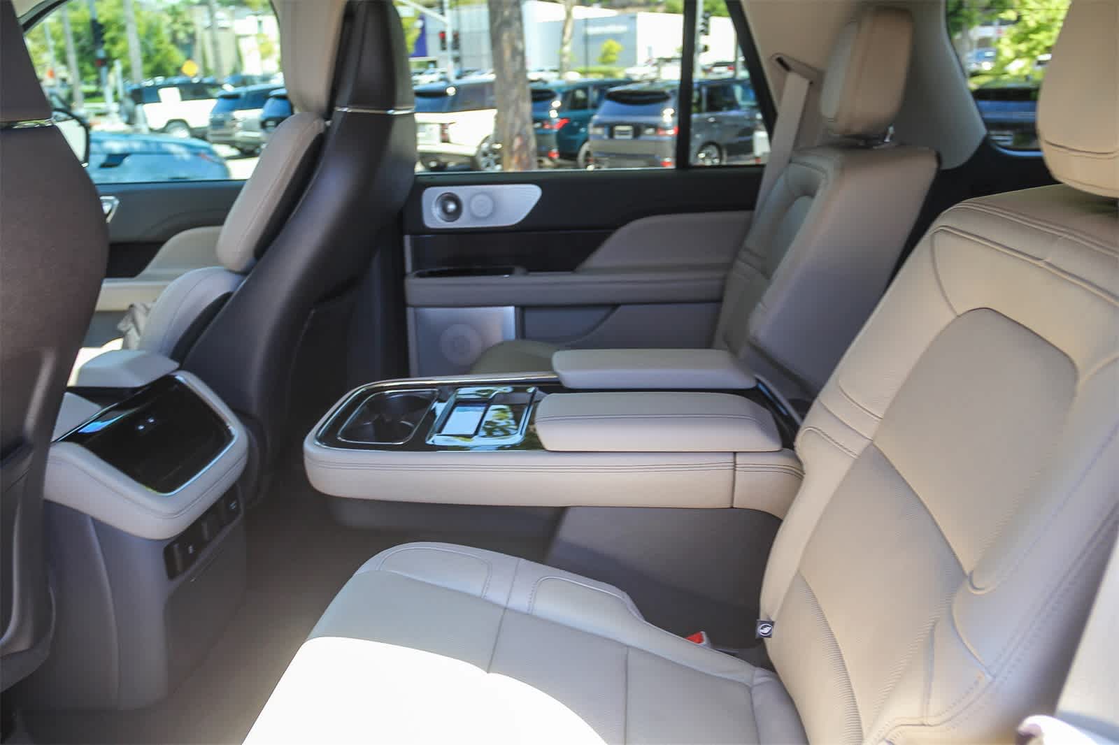 Thumbnail: 2023 Lincoln Navigator - 17
