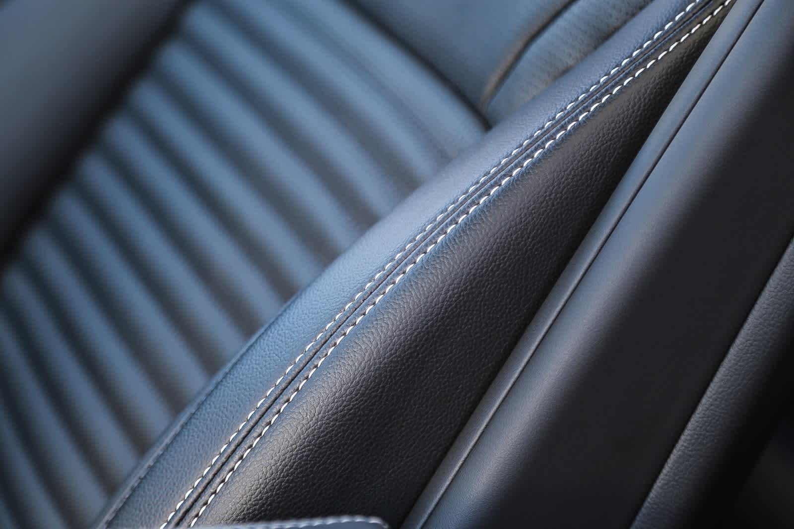 Thumbnail: 2025 Land Rover Discovery - 24