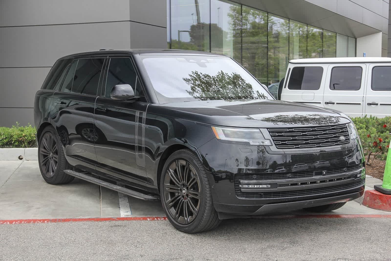 Thumbnail: 2023 Land Rover Range Rover - 3