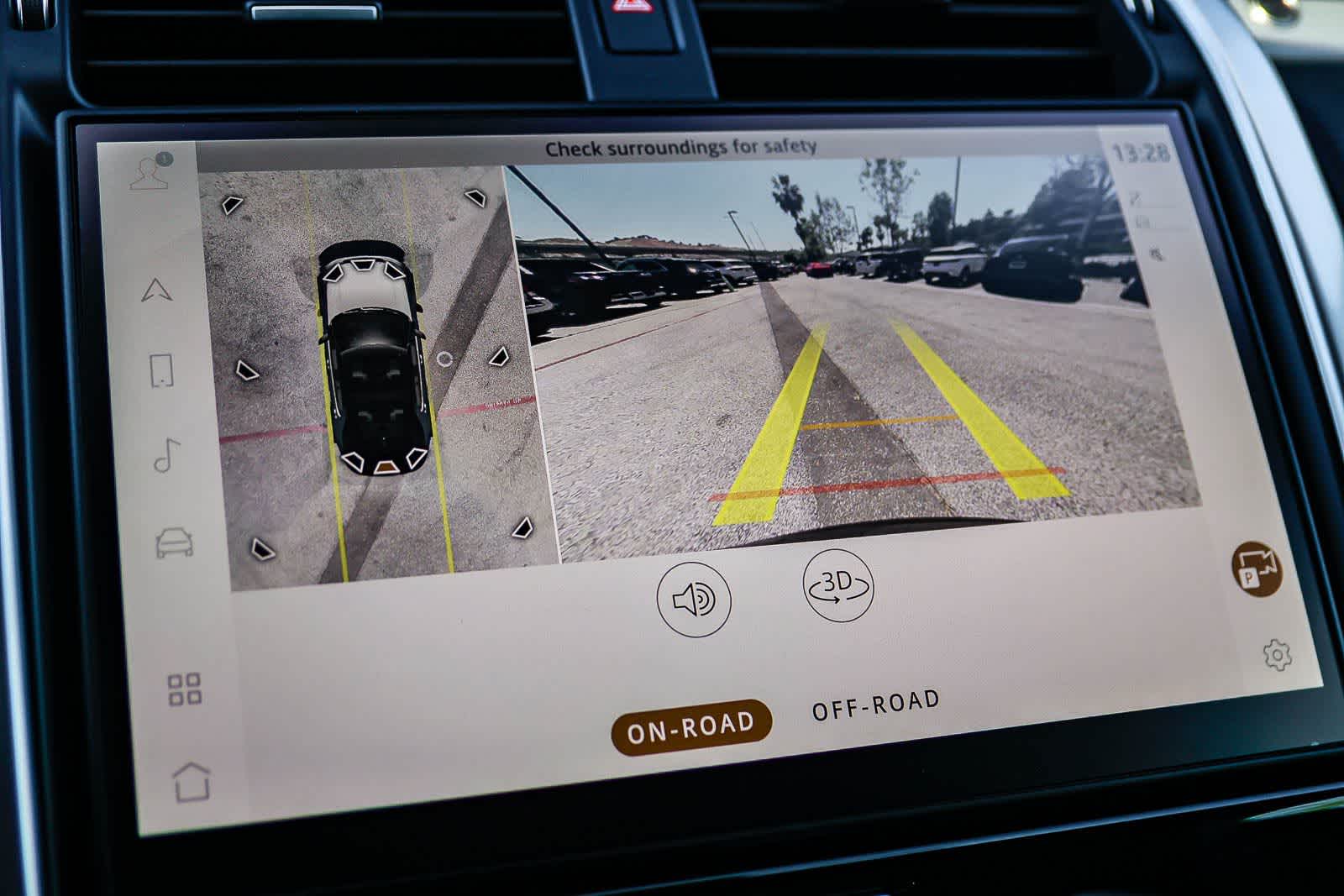 Thumbnail: 2026 Land Rover Discovery - 26