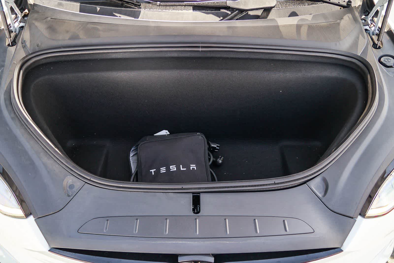 Thumbnail: 2023 Tesla Model X - 31