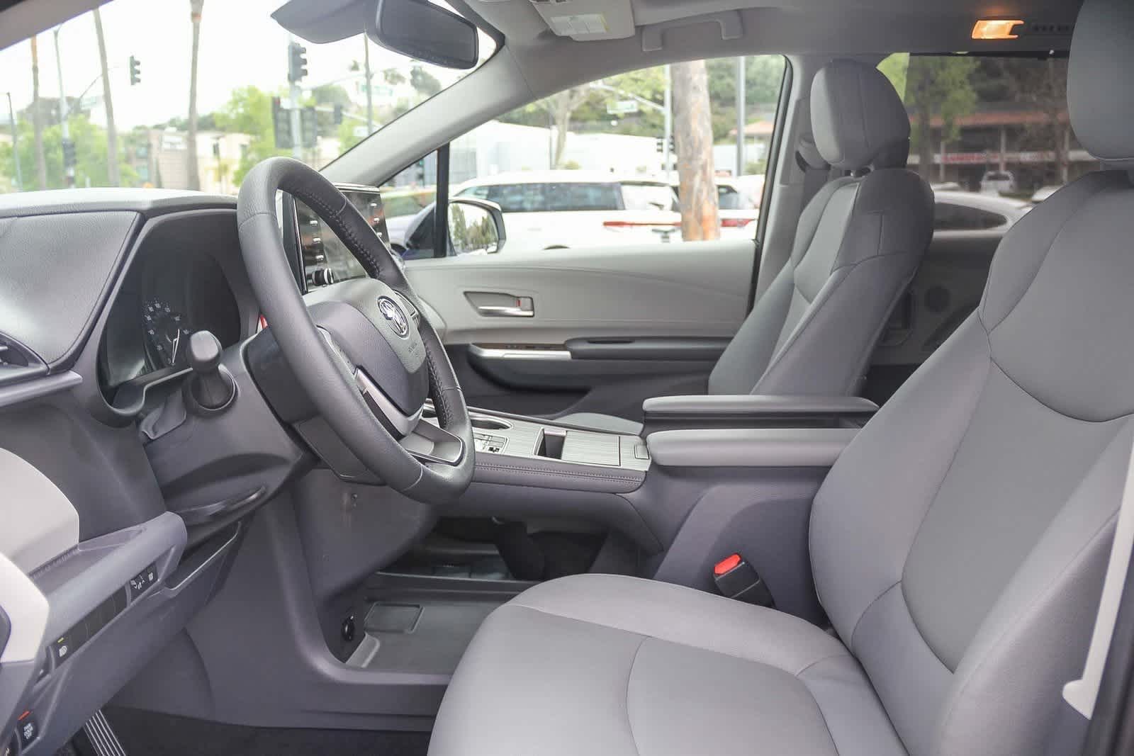 2023 Toyota Sienna XLE 20