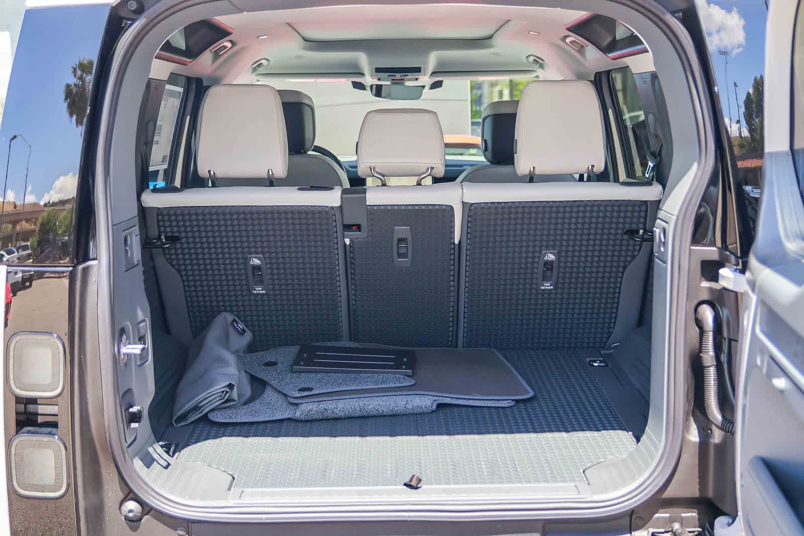 Thumbnail: 2026 Land Rover Defender - 30