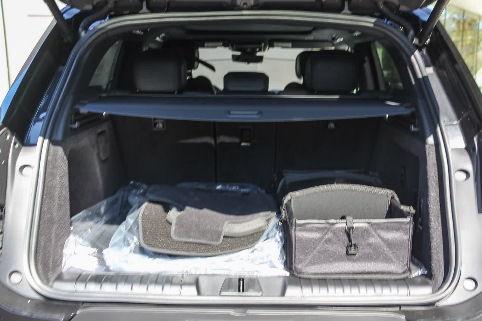 Thumbnail: 2025 Land Rover Range Rover Sport - 21