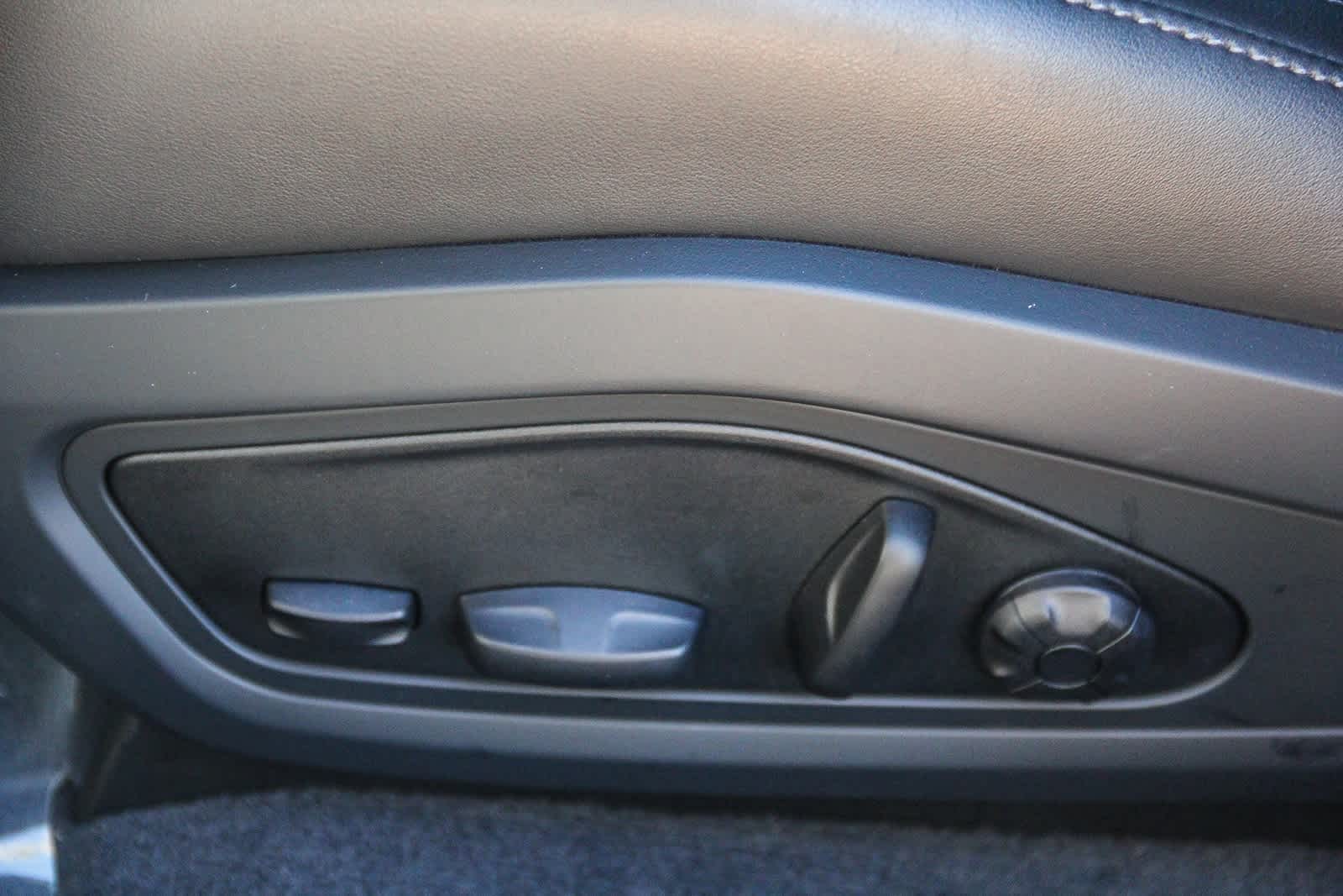 Thumbnail: 2025 Porsche Taycan - 19