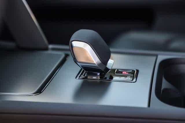 Thumbnail: 2024 Land Rover Discovery Sport - 23