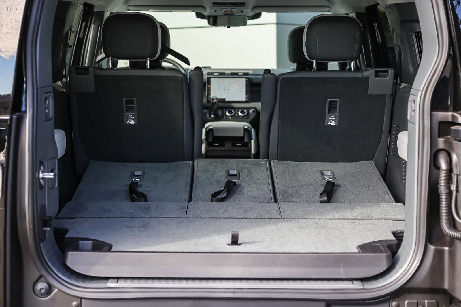 Thumbnail: 2025 Land Rover Defender - 25