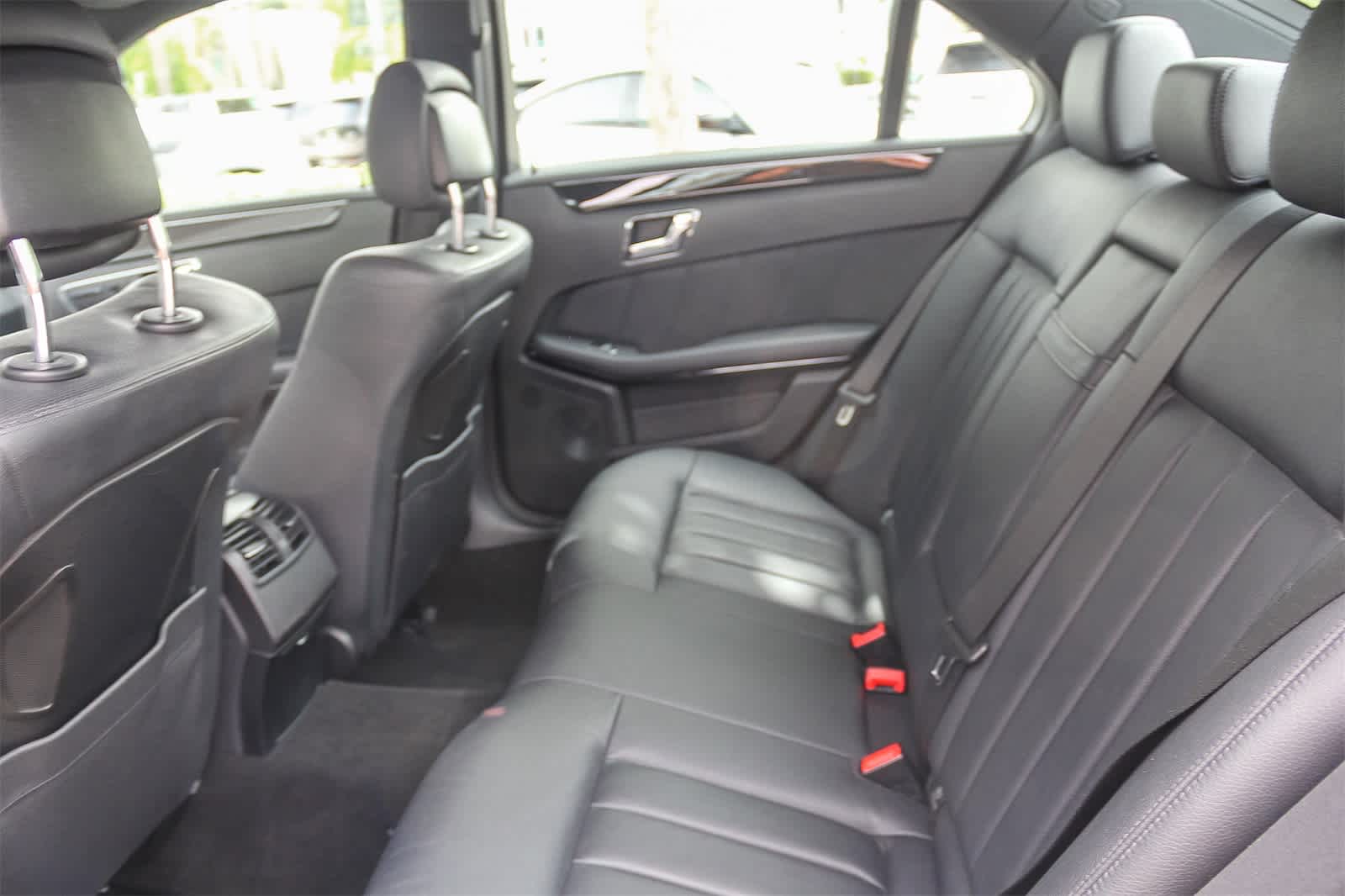 Thumbnail: 2010 Mercedes-Benz E-Class - 17