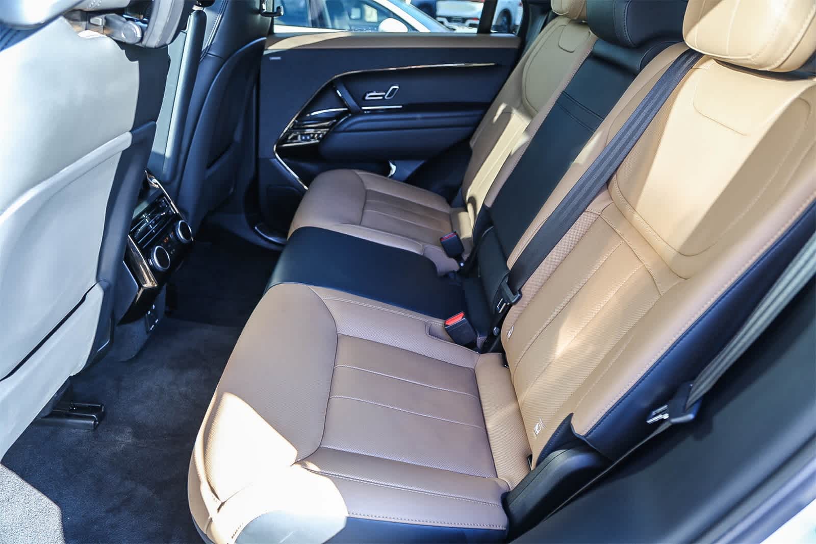 Thumbnail: 2023 Land Rover Range Rover Sport - 17