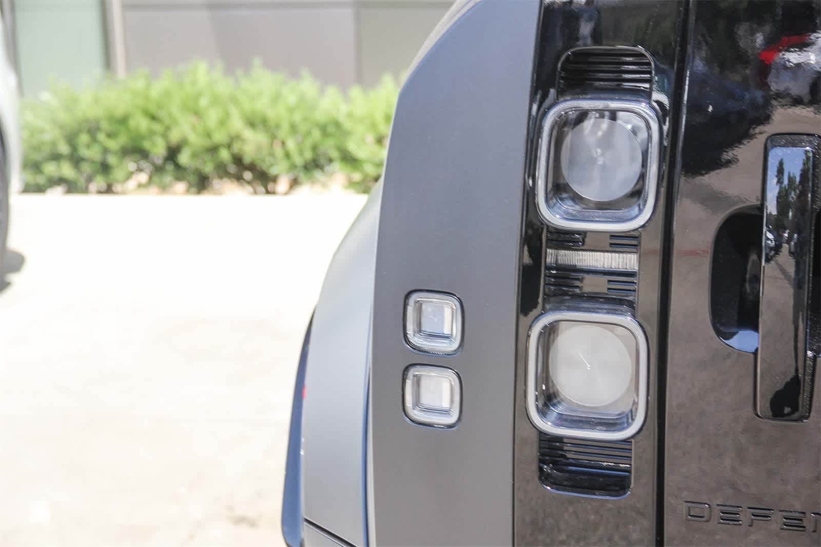 Thumbnail: 2025 Land Rover Defender - 7