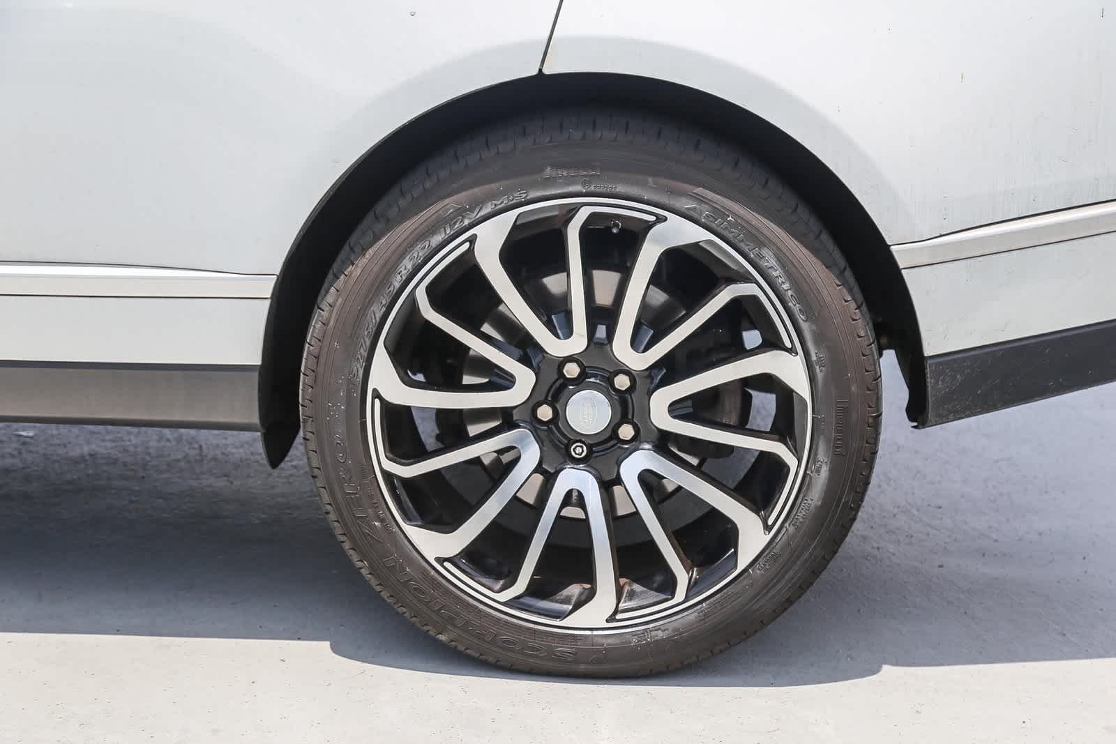 Thumbnail: 2016 Land Rover Range Rover - 11