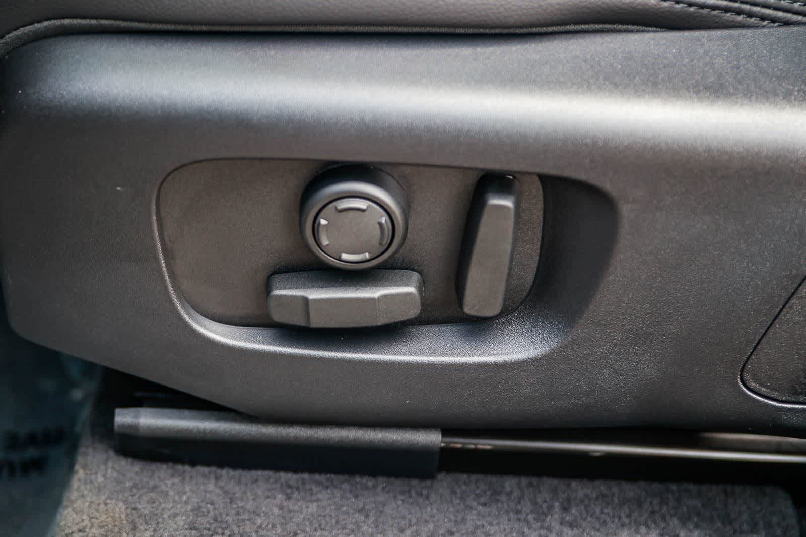 Thumbnail: 2026 Land Rover Range Rover Velar - 22