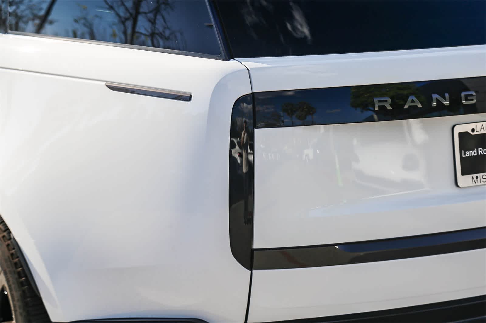 Thumbnail: 2023 Land Rover Range Rover - 7