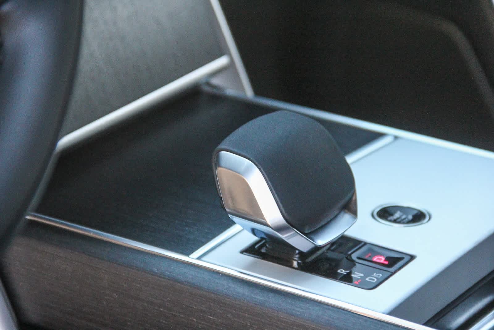 Thumbnail: 2025 Land Rover Range Rover - 19