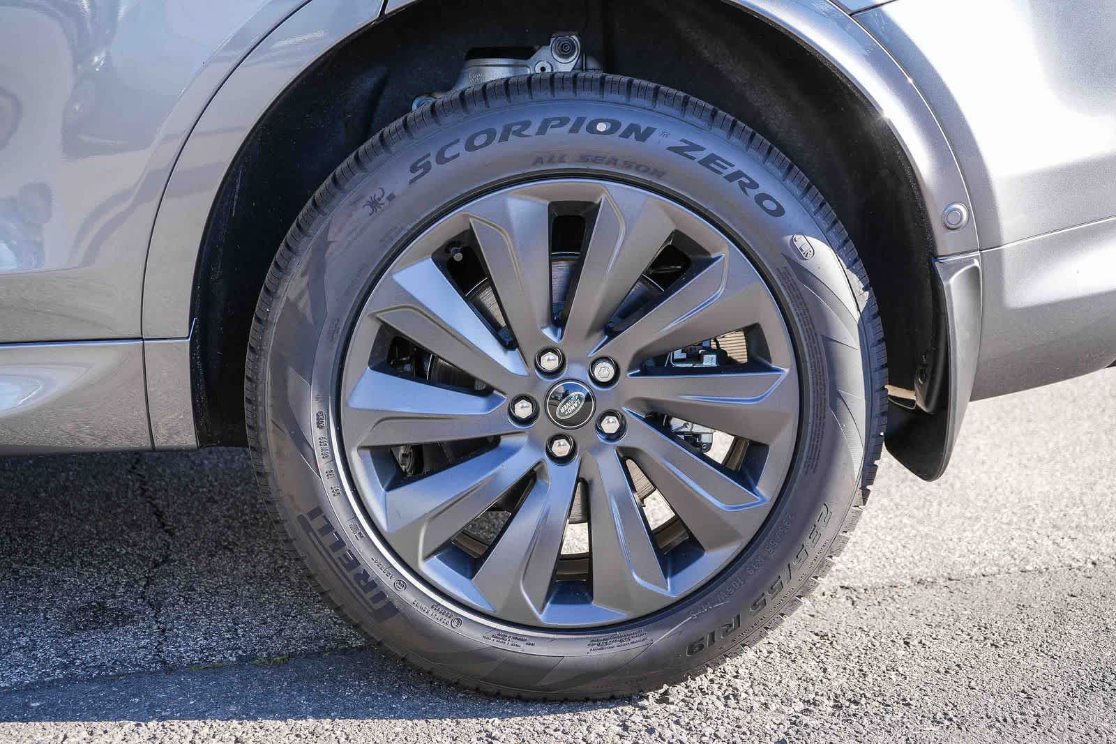 Thumbnail: 2025 Land Rover Discovery Sport - 8