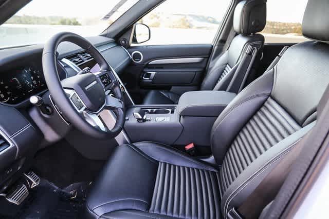 Thumbnail: 2025 Land Rover Discovery - 18