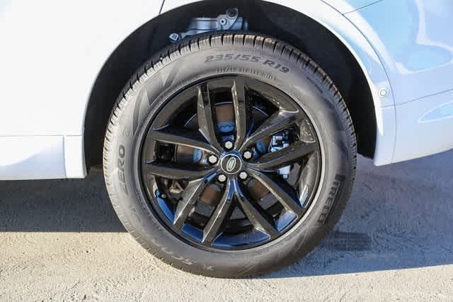 Thumbnail: 2024 Land Rover Discovery Sport - 8