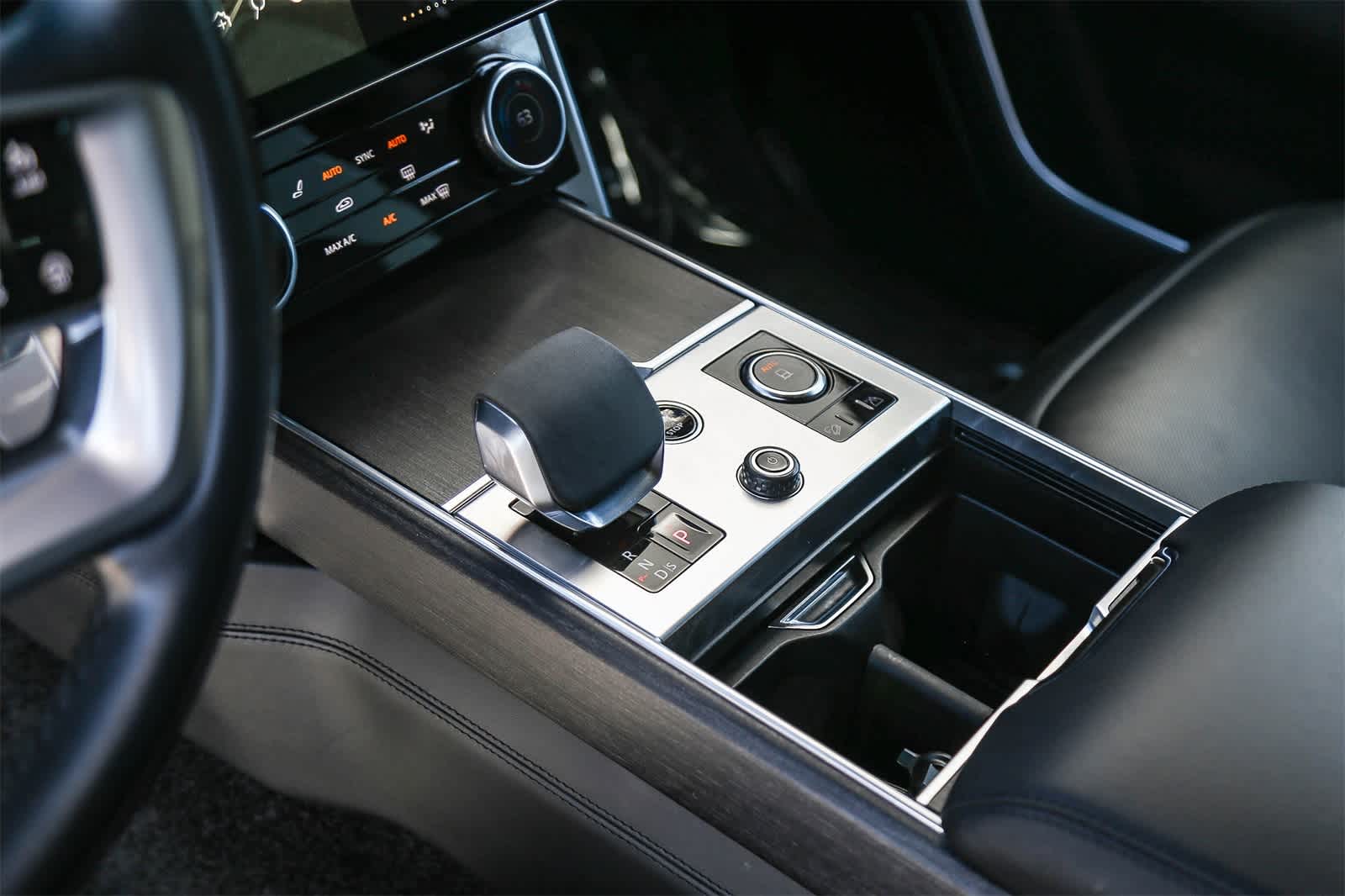 Thumbnail: 2023 Land Rover Range Rover - 22