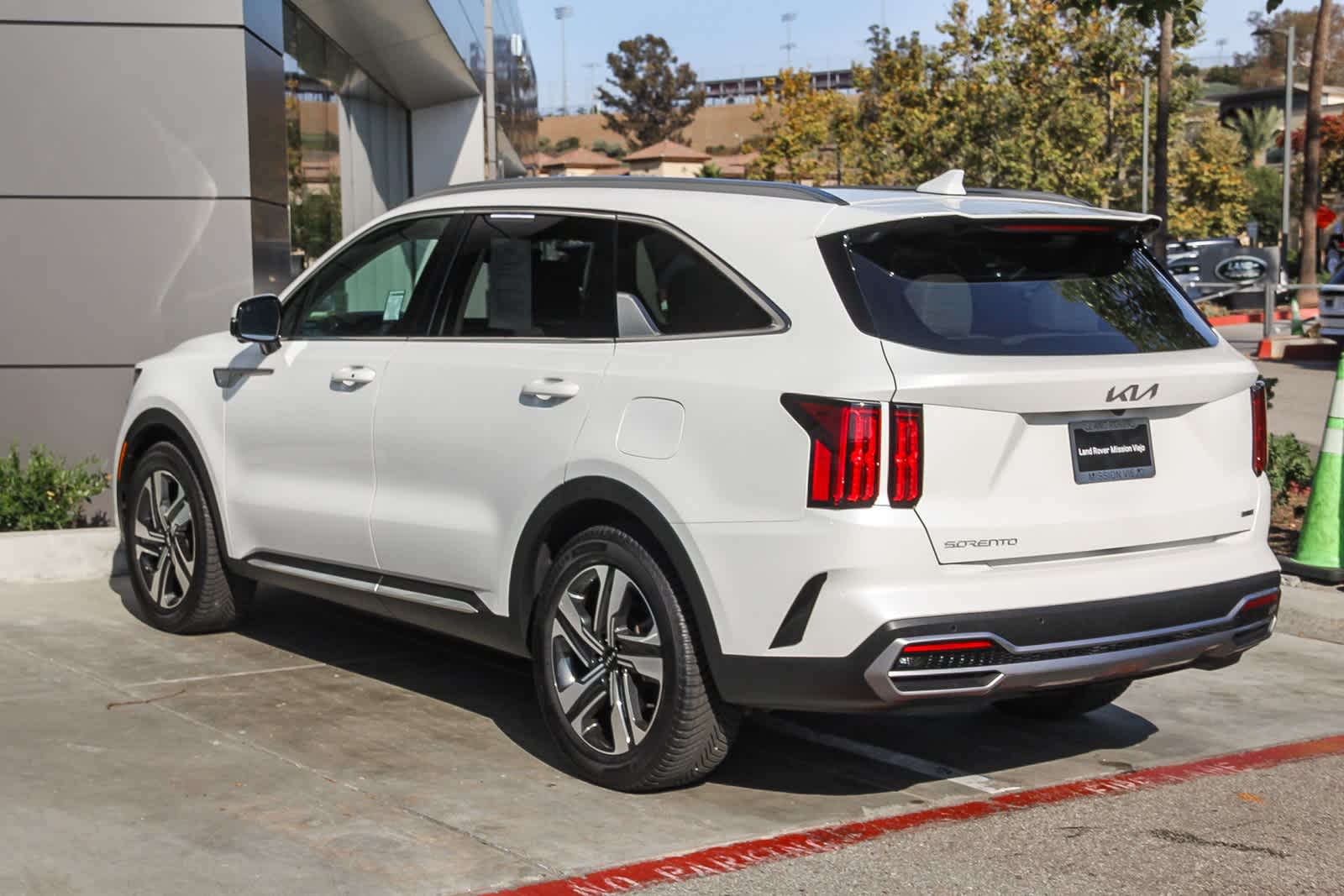 Thumbnail: 2023 Kia Sorento - 4