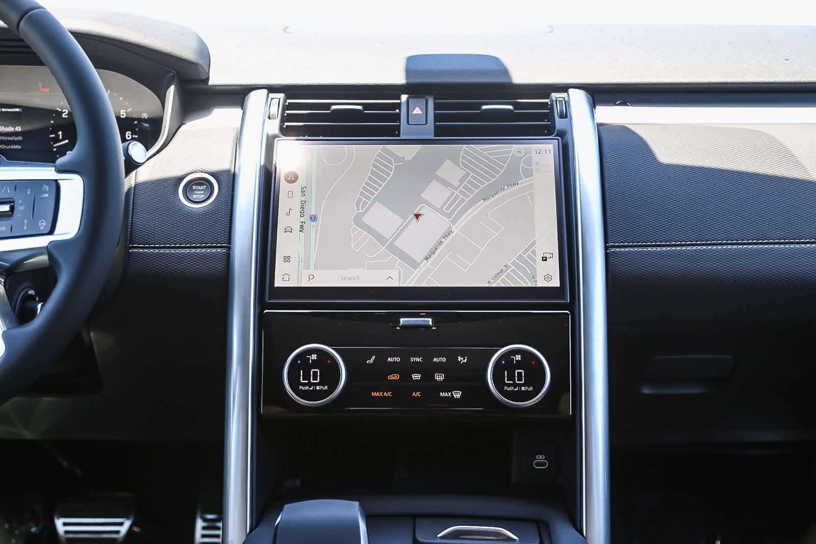Thumbnail: 2025 Land Rover Discovery - 13