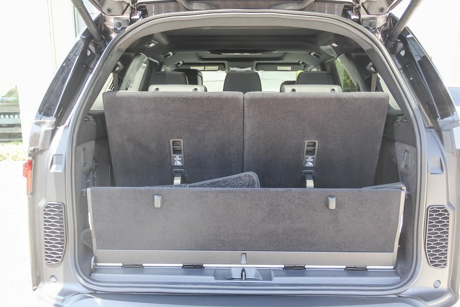 Thumbnail: 2025 Land Rover Discovery - 26