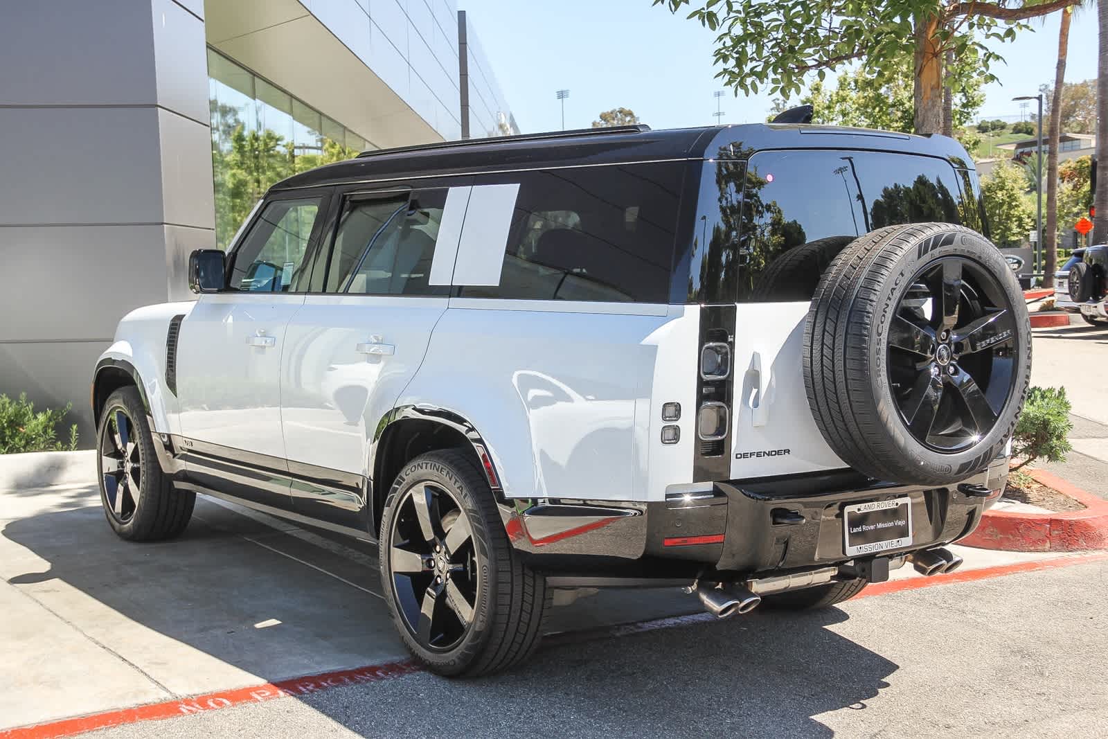 Thumbnail: 2025 Land Rover Defender - 4