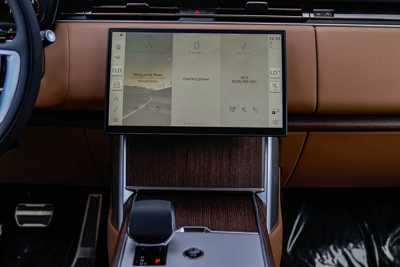 Thumbnail: 2026 Land Rover Range Rover - 13