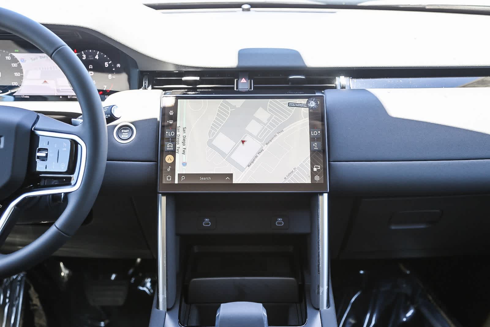 Thumbnail: 2025 Land Rover Discovery Sport - 13