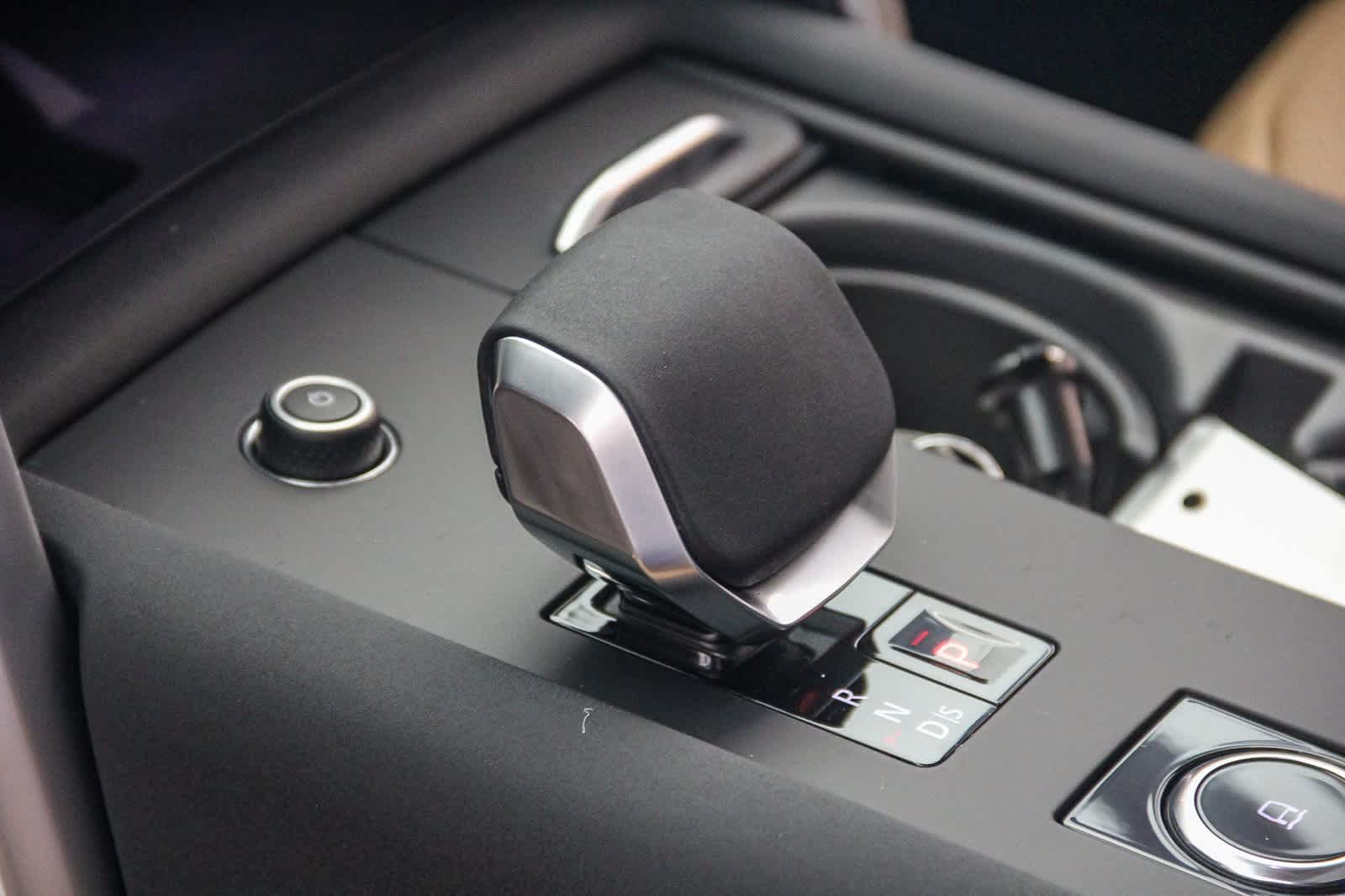 Thumbnail: 2026 Land Rover Discovery - 20