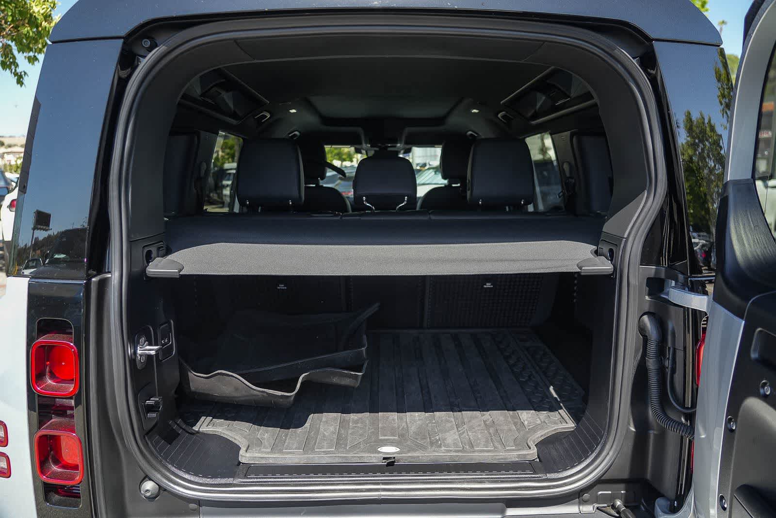 Thumbnail: 2024 Land Rover Defender - 26