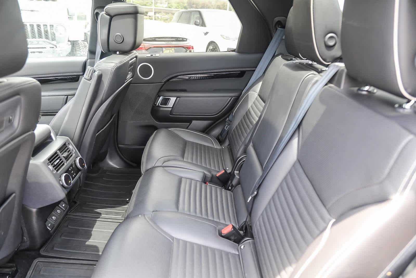 Thumbnail: 2021 Land Rover Discovery - 14