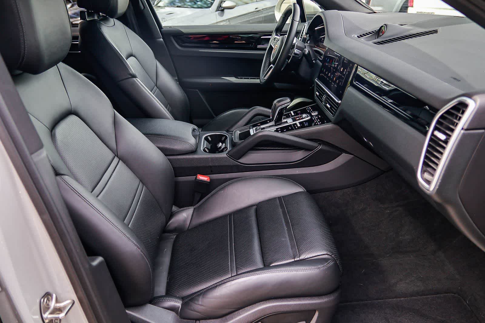 Thumbnail: 2022 Porsche Cayenne - 17