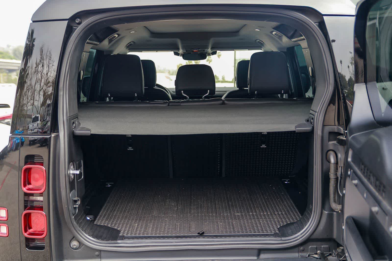 Thumbnail: 2020 Land Rover Defender - 29