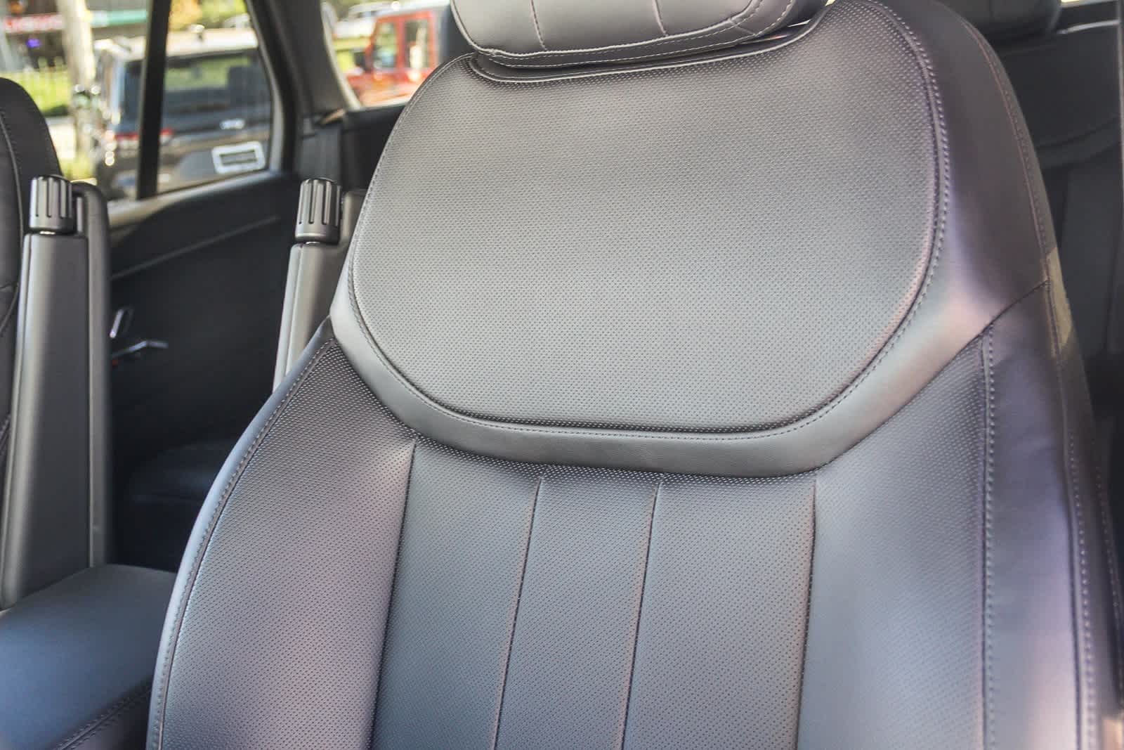 Thumbnail: 2025 Land Rover Range Rover - 25