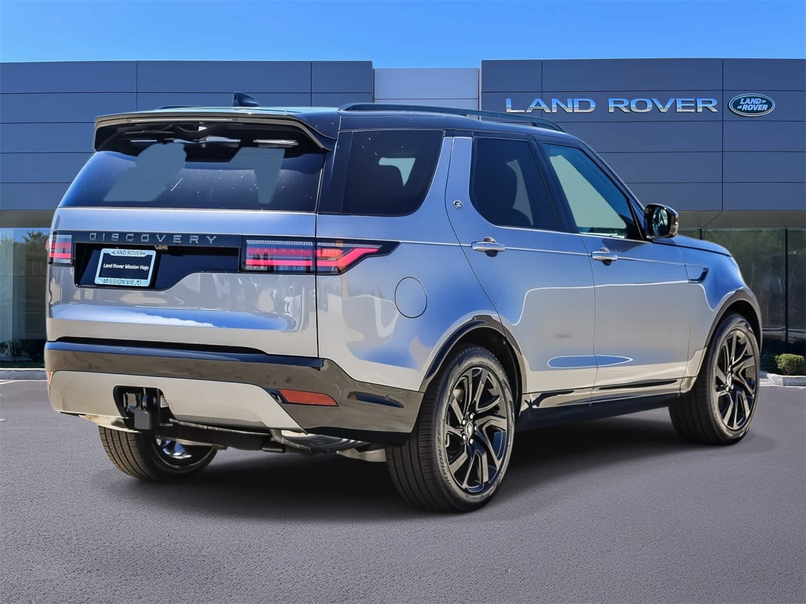 Thumbnail: 2025 Land Rover Discovery - 9