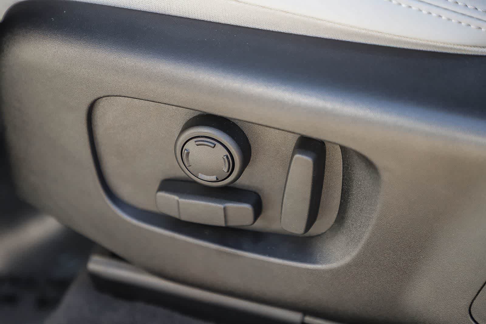 Thumbnail: 2025 Land Rover Range Rover Velar - 20