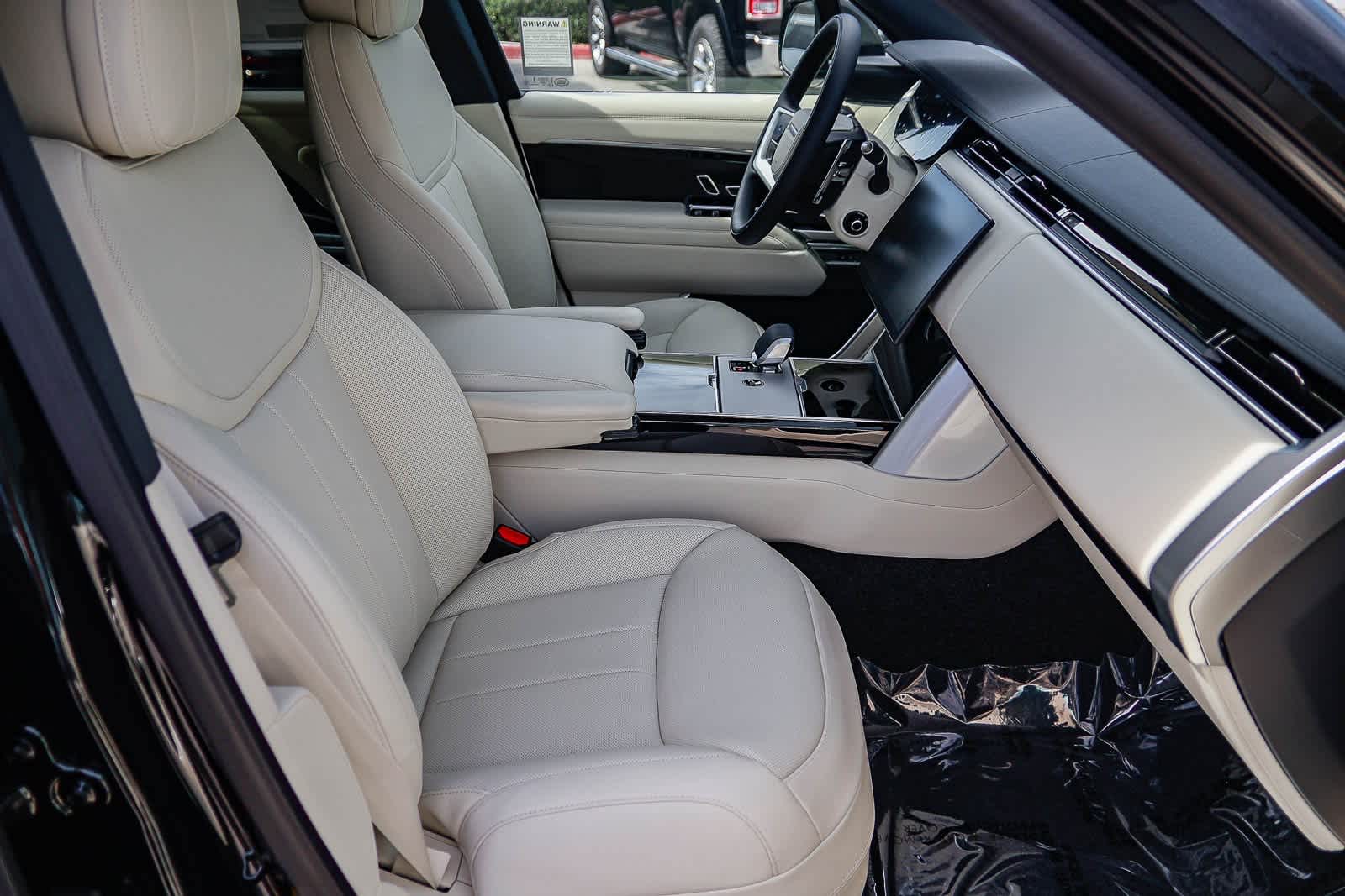 Thumbnail: 2026 Land Rover Range Rover - 17