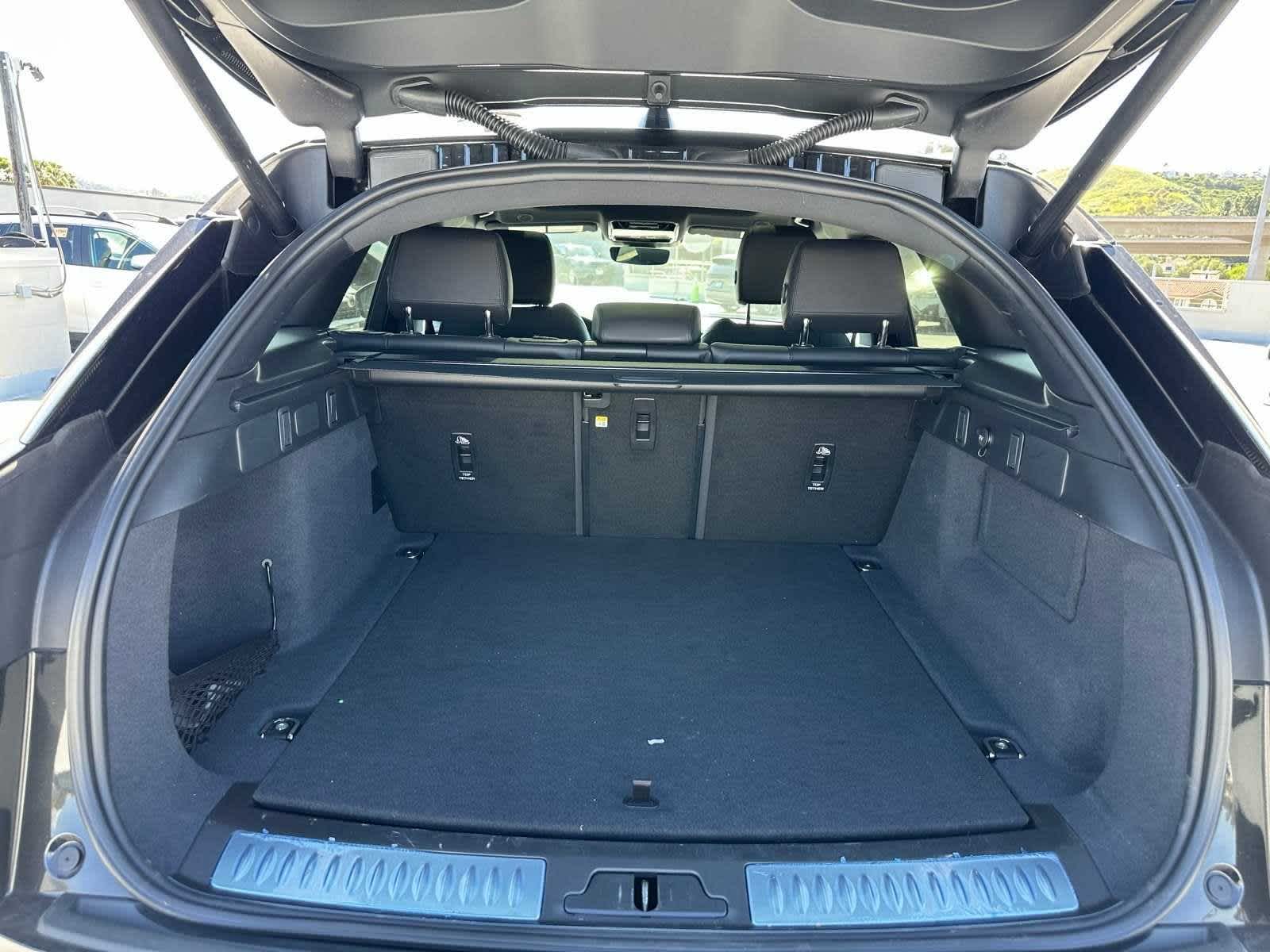 Thumbnail: 2026 Land Rover Range Rover Velar - 10