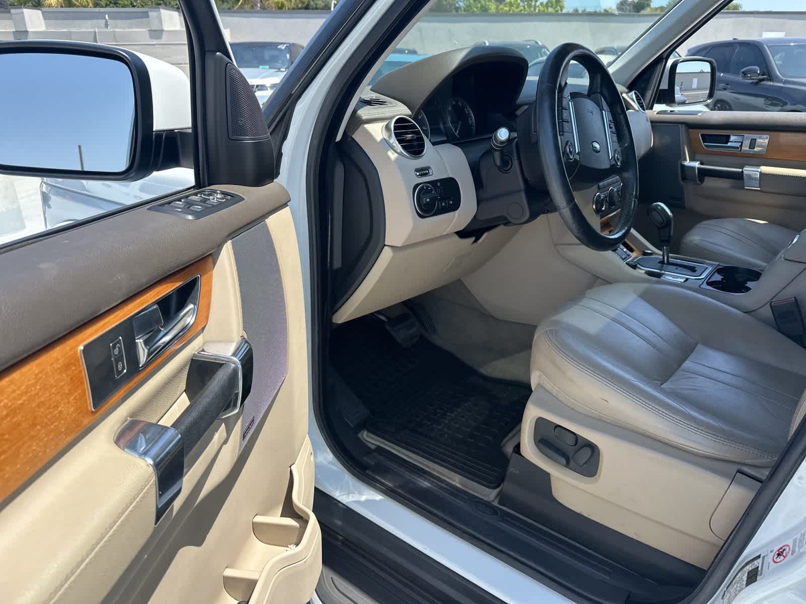 Thumbnail: 2013 Land Rover LR4 - 24