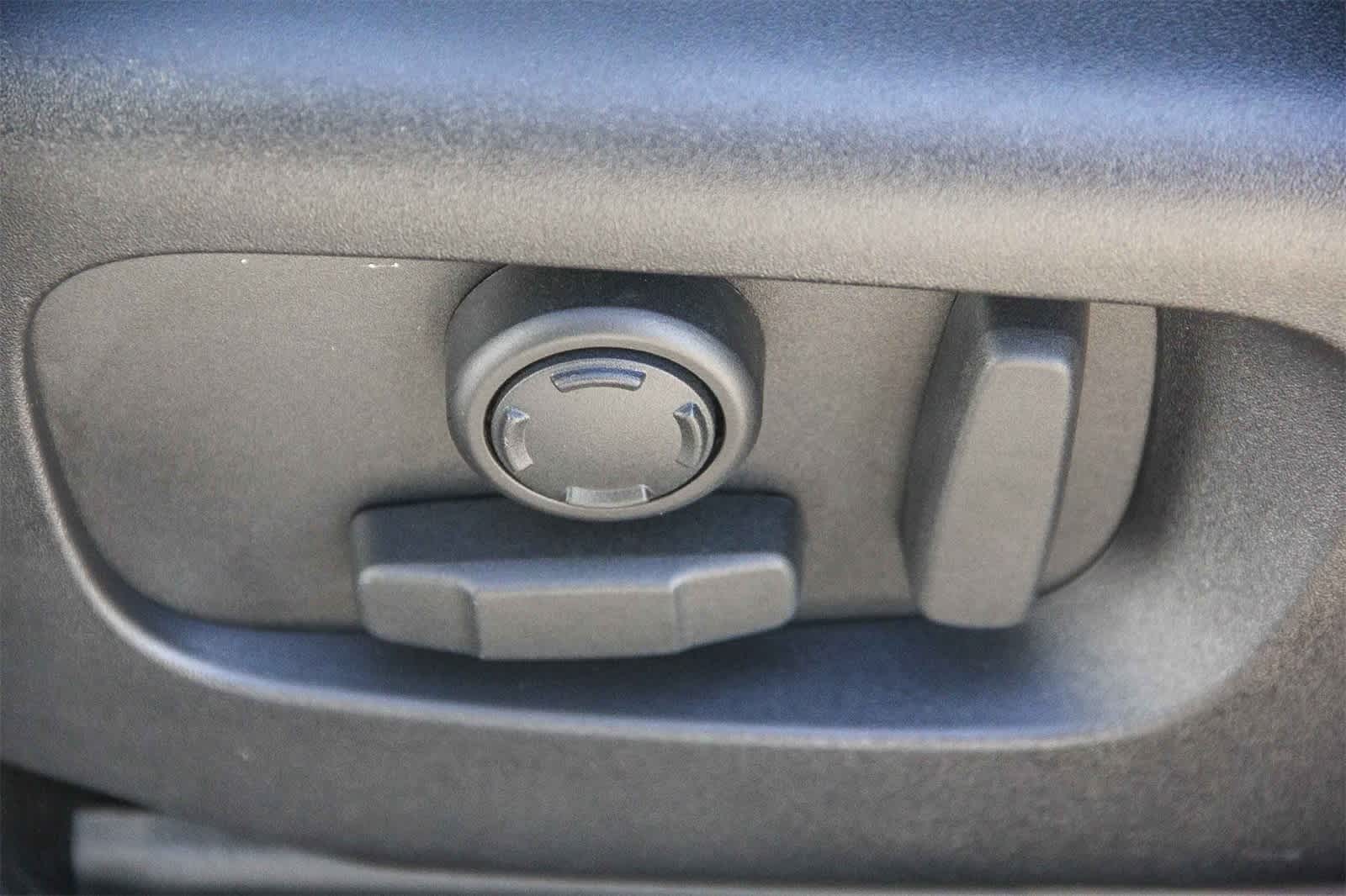 Thumbnail: 2026 Land Rover Range Rover Velar - 18