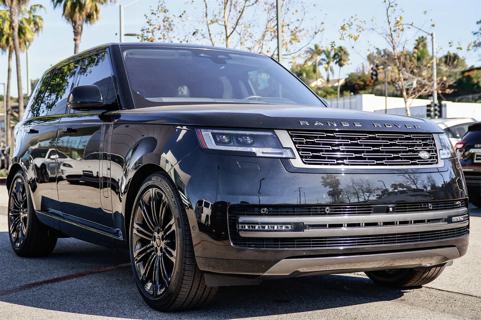 Thumbnail: 2023 Land Rover Range Rover - 3