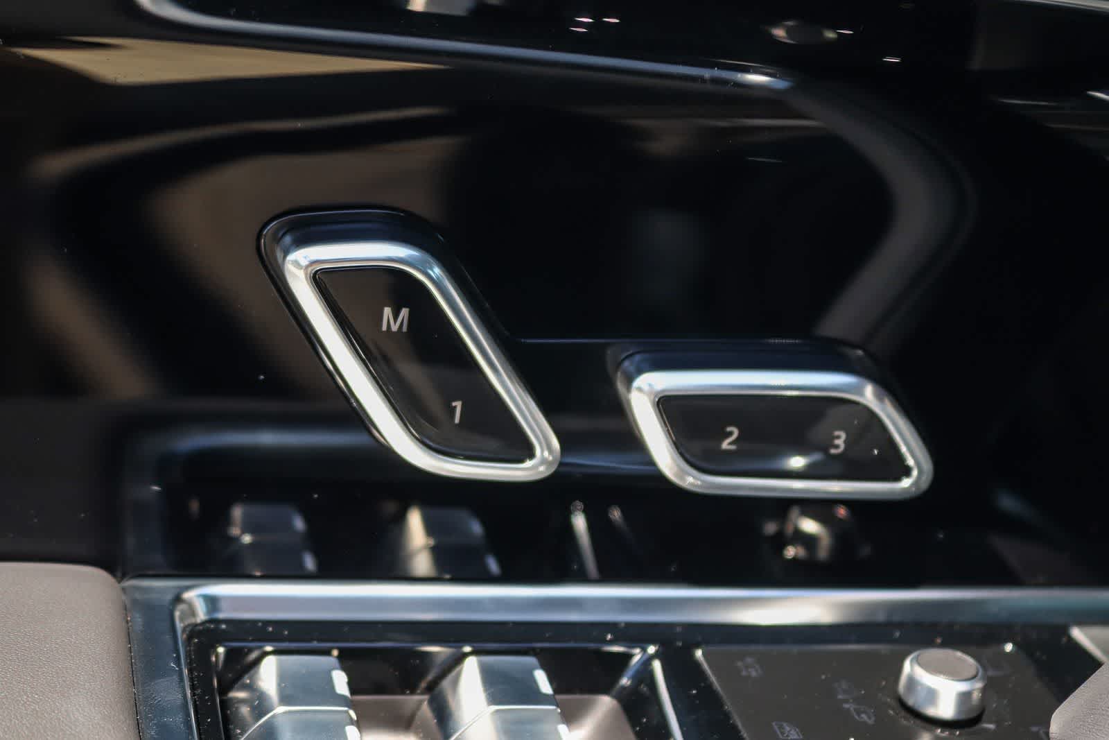 Thumbnail: 2026 Land Rover Range Rover - 22