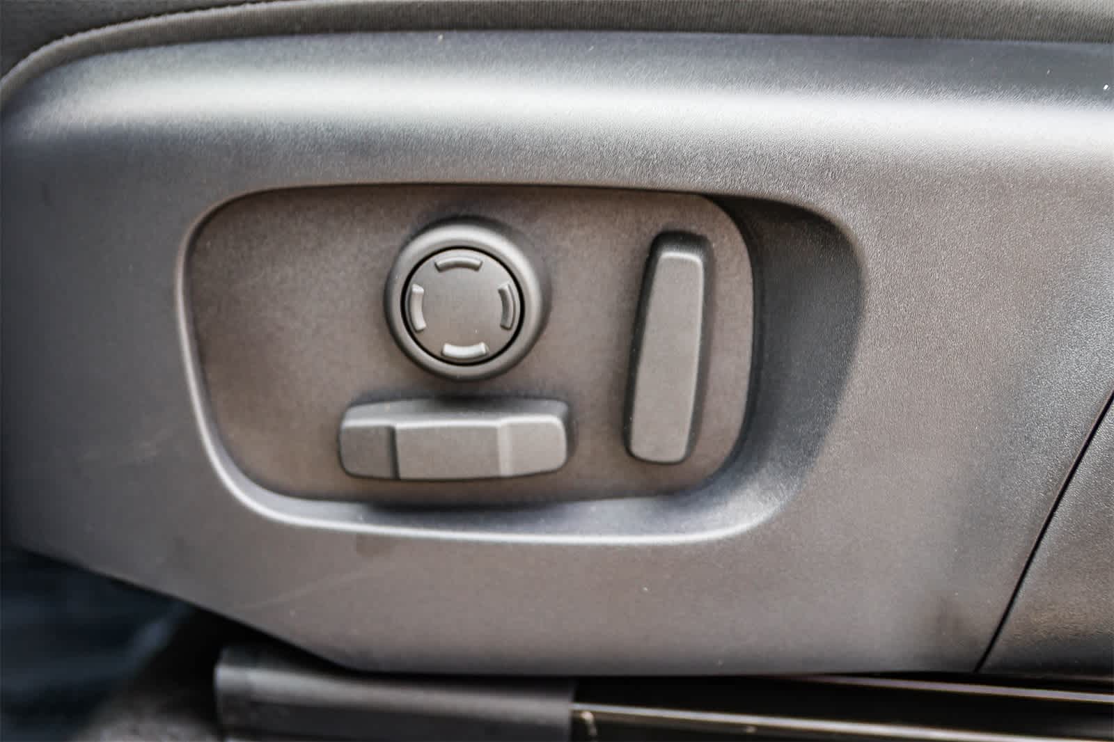 Thumbnail: 2025 Land Rover Discovery Sport - 22