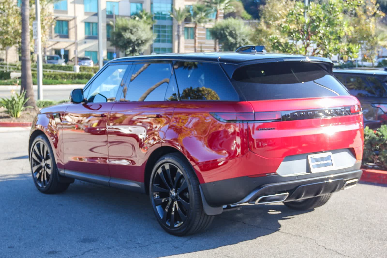 Thumbnail: 2025 Land Rover Range Rover Sport - 5