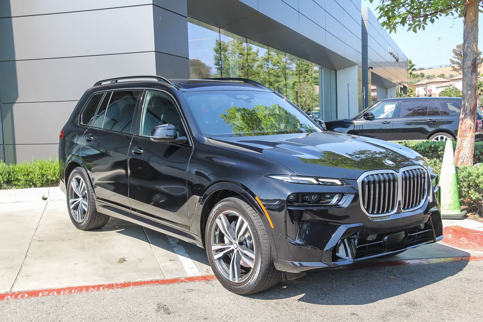 Thumbnail: 2023 BMW X7 - 3