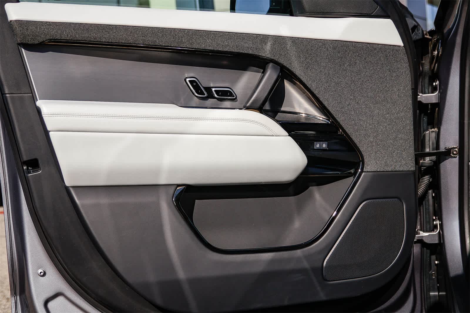 Thumbnail: 2025 Land Rover Range Rover Sport - 21