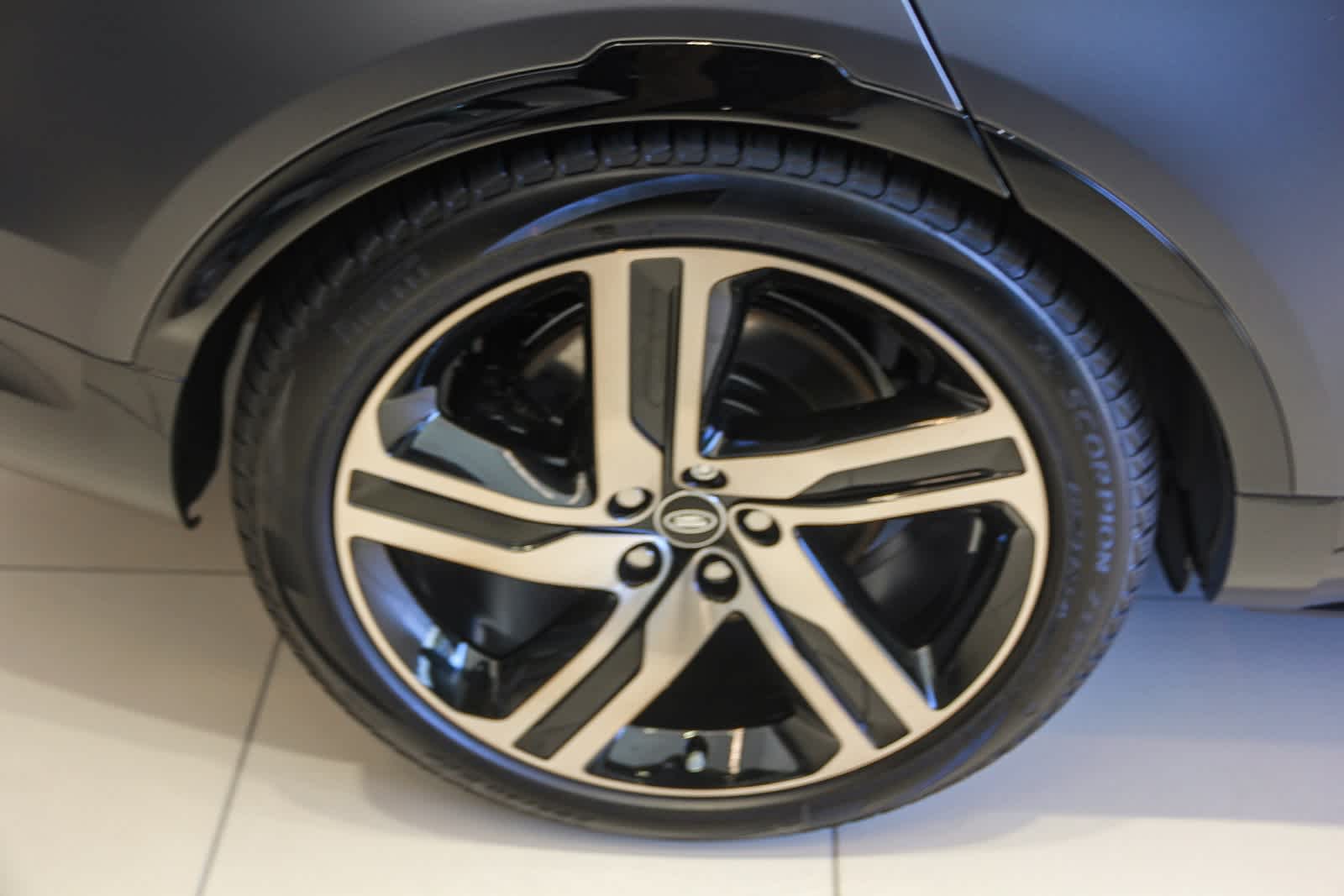 Thumbnail: 2026 Land Rover Discovery - 5