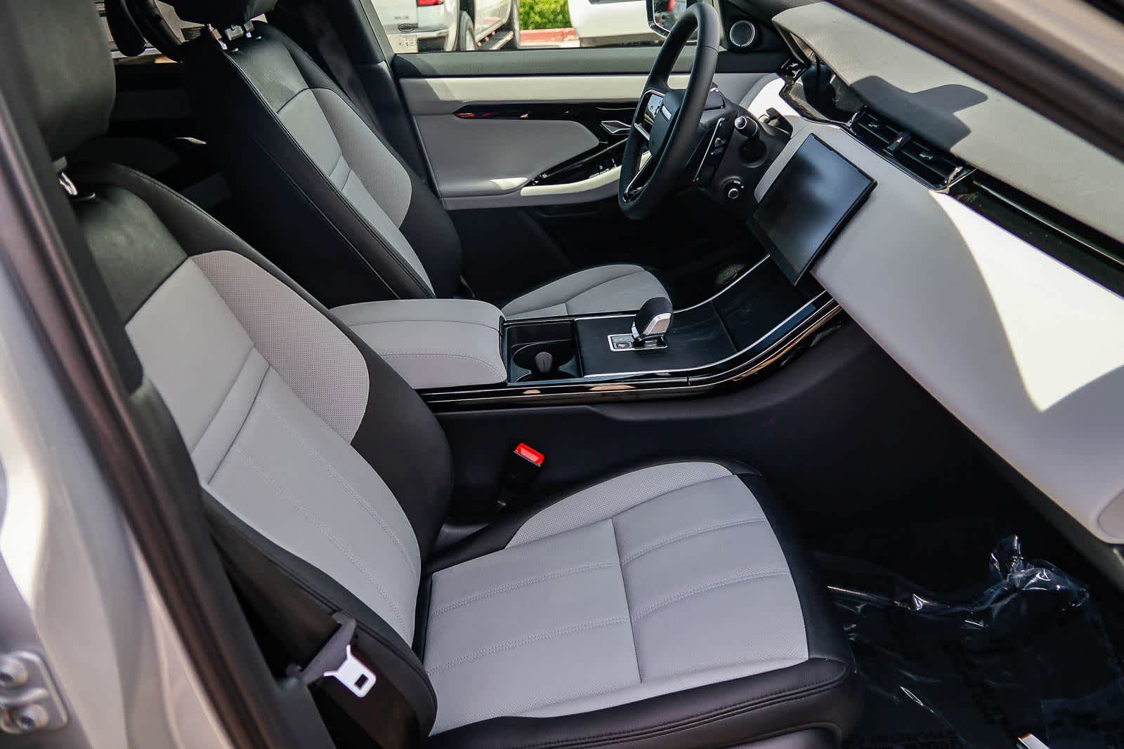 Thumbnail: 2026 Land Rover Range Rover Evoque - 17